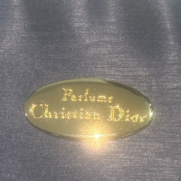Christian Dior Perfume ., Women's travel toiletry bag, purple with gold plaque. - Picture 3 of 15